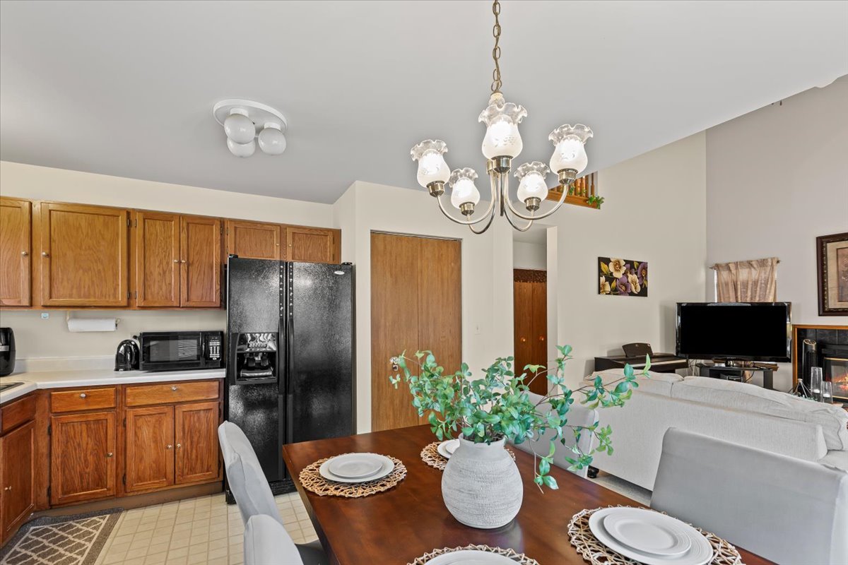 808 Violet Circle, Naperville, IL 60540