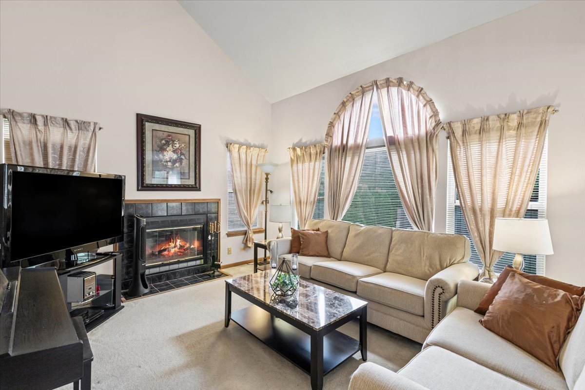 808 Violet Circle, Naperville, IL 60540