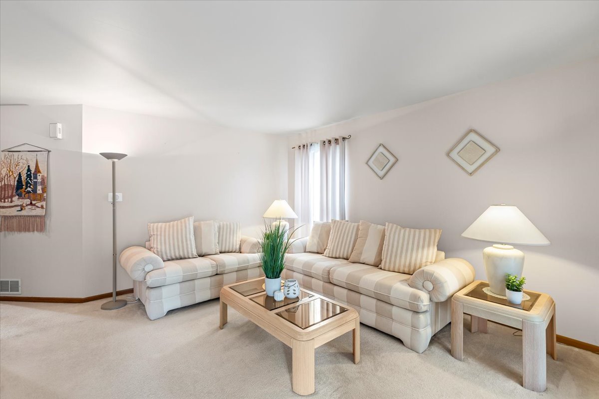 808 Violet Circle, Naperville, IL 60540