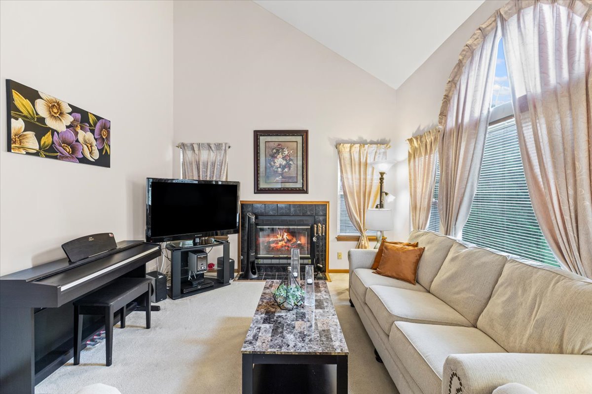 808 Violet Circle, Naperville, IL 60540