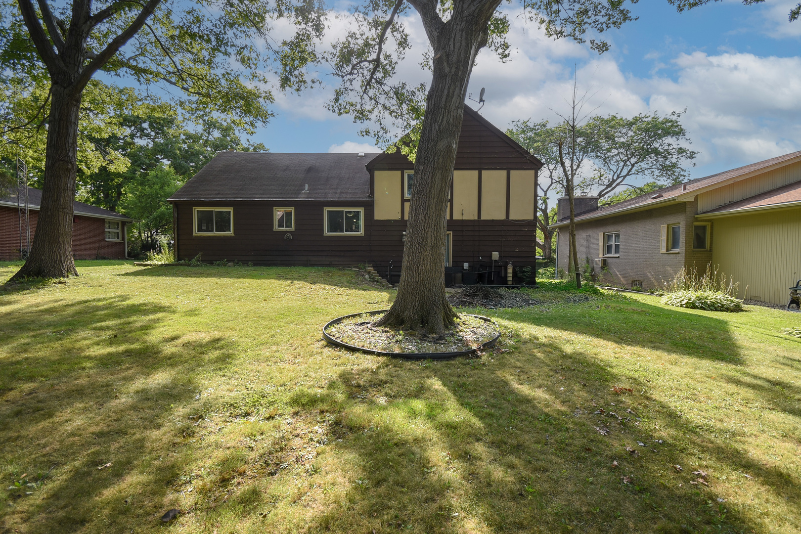 339 N PIONEER Road, Waukegan, IL 60085