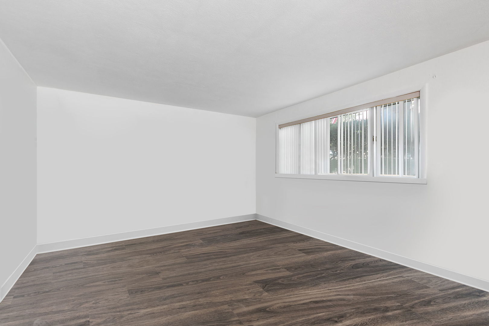 104 E High Avenue, Hampshire, IL 60140