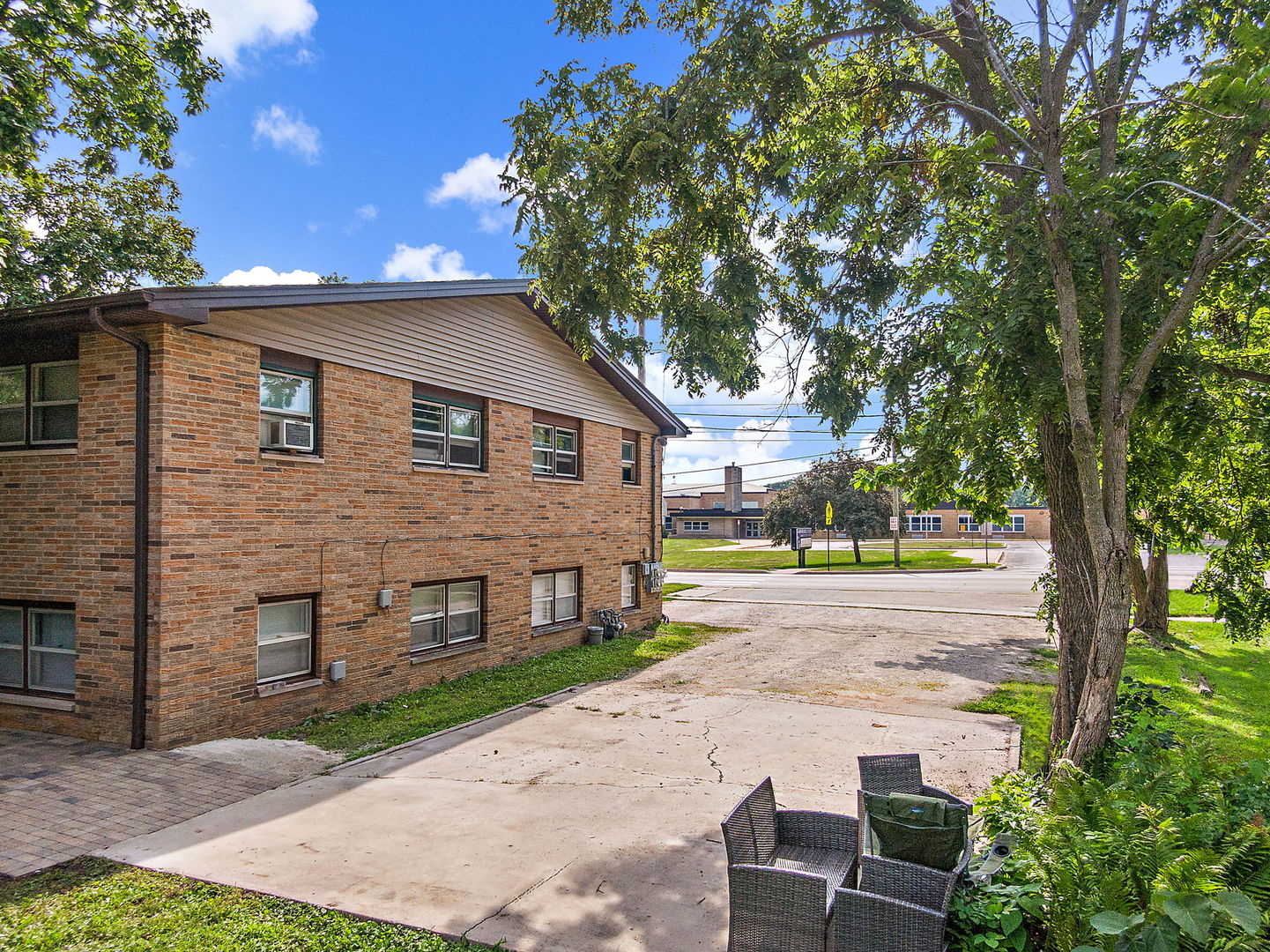 104 E High Avenue, Hampshire, IL 60140
