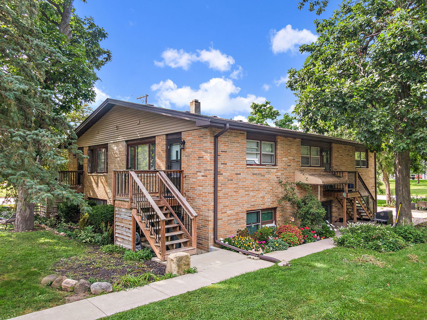 104 E High Avenue, Hampshire, IL 60140