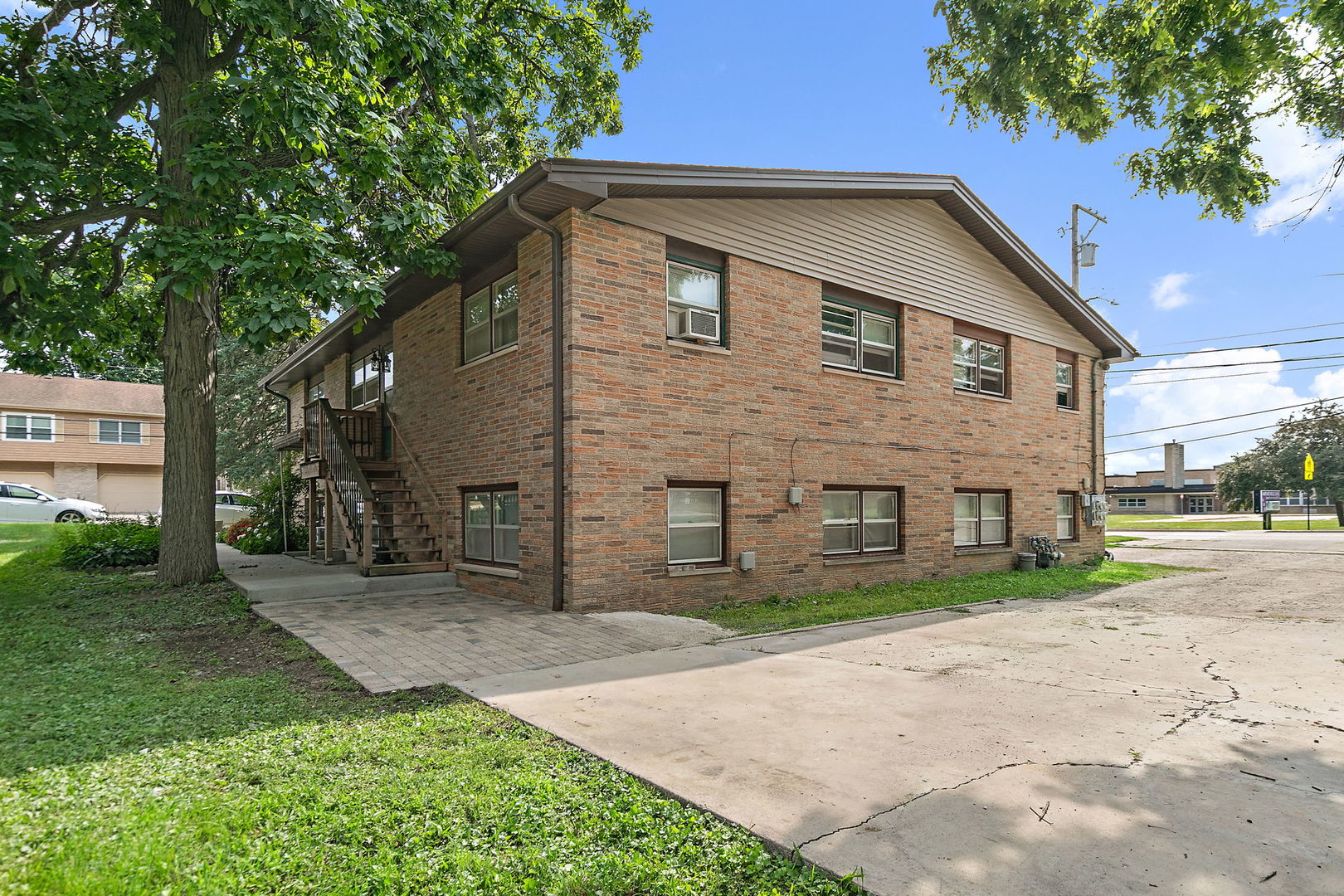 104 E High Avenue, Hampshire, IL 60140