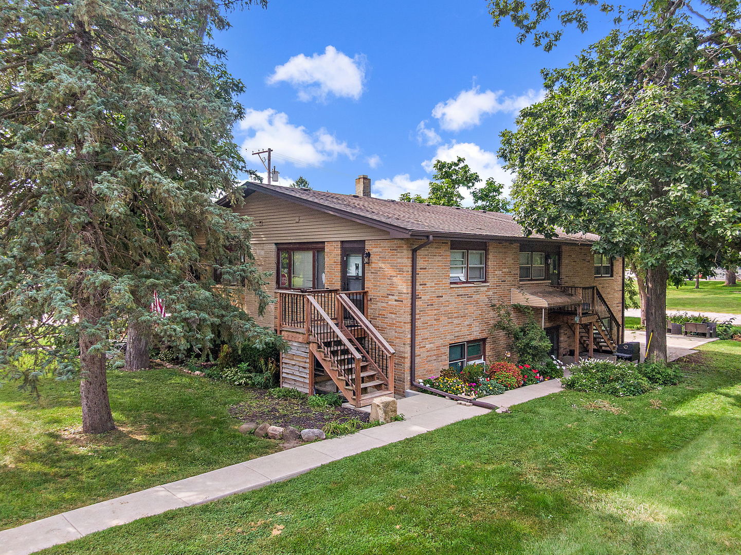 104 E High Avenue, Hampshire, IL 60140
