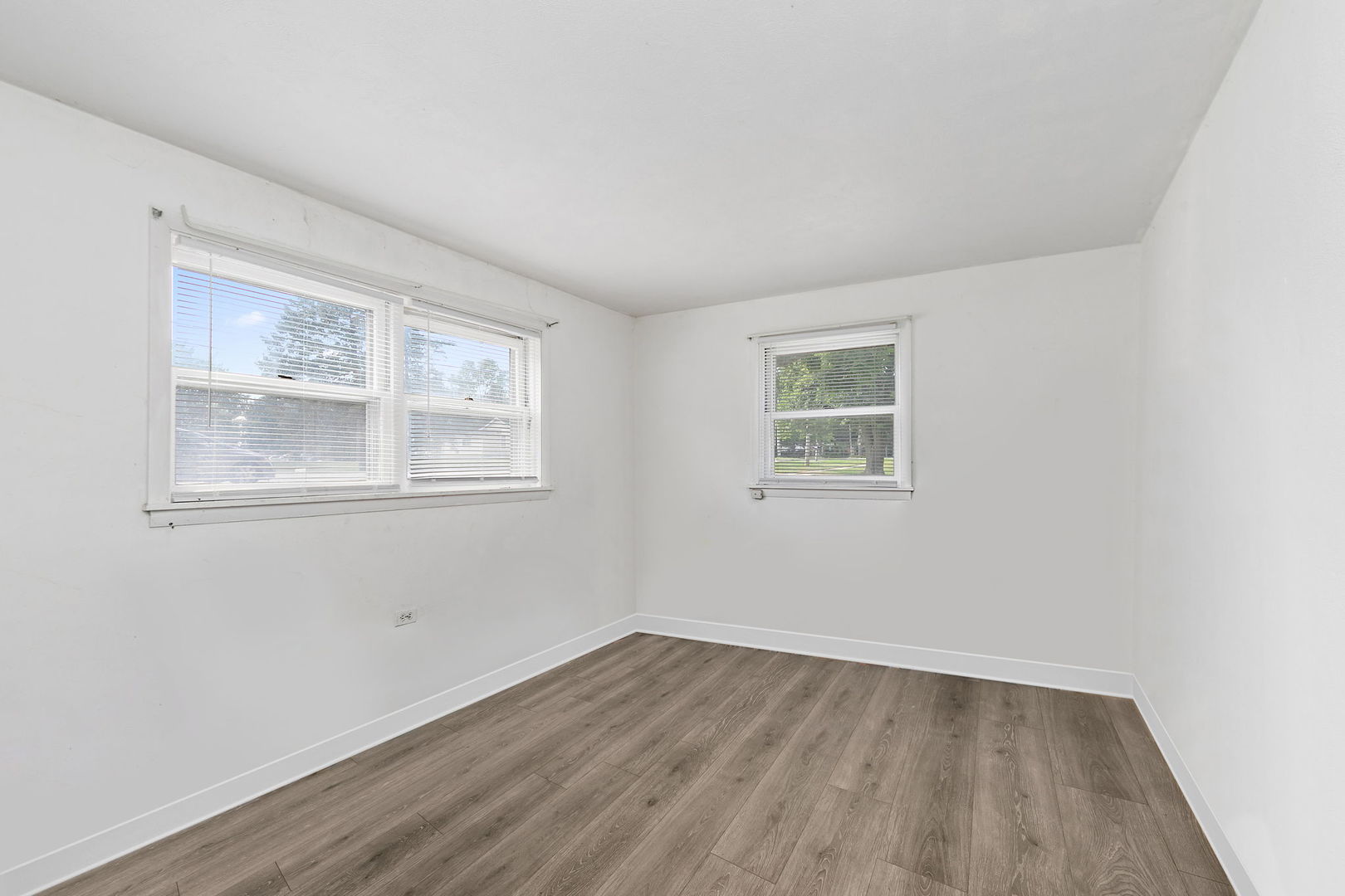 104 E High Avenue, Hampshire, IL 60140
