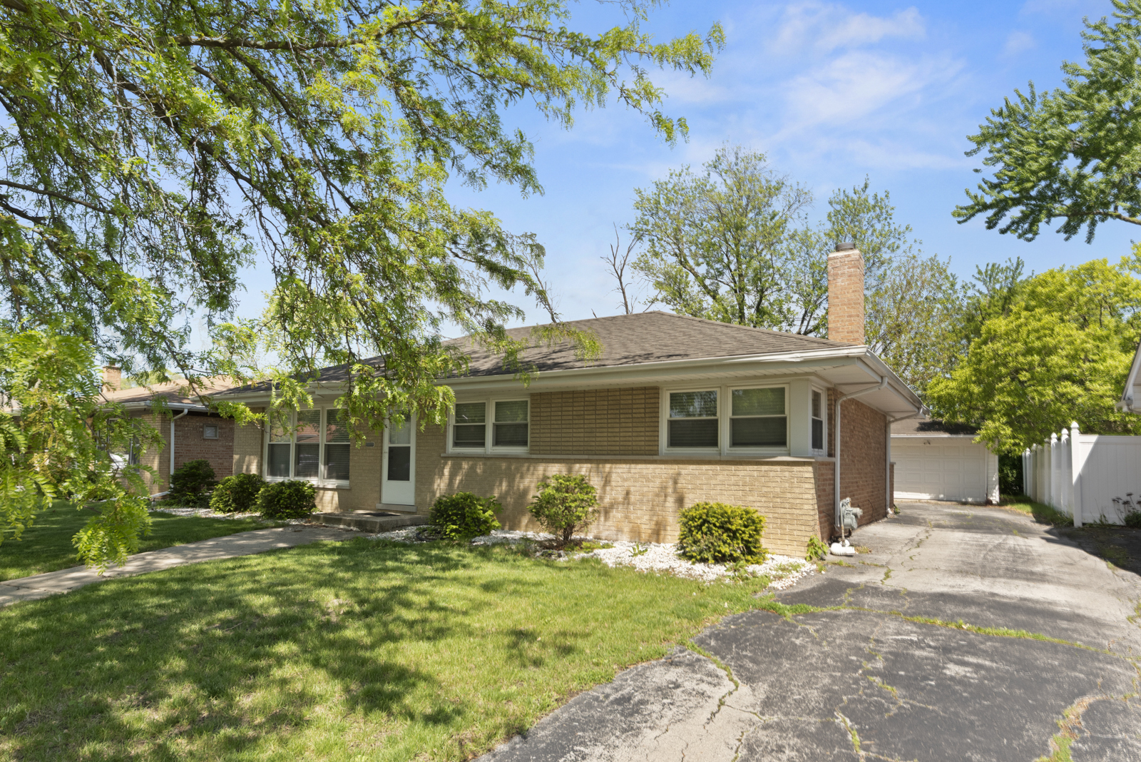 16657 Dobson Avenue, South Holland, IL 60473