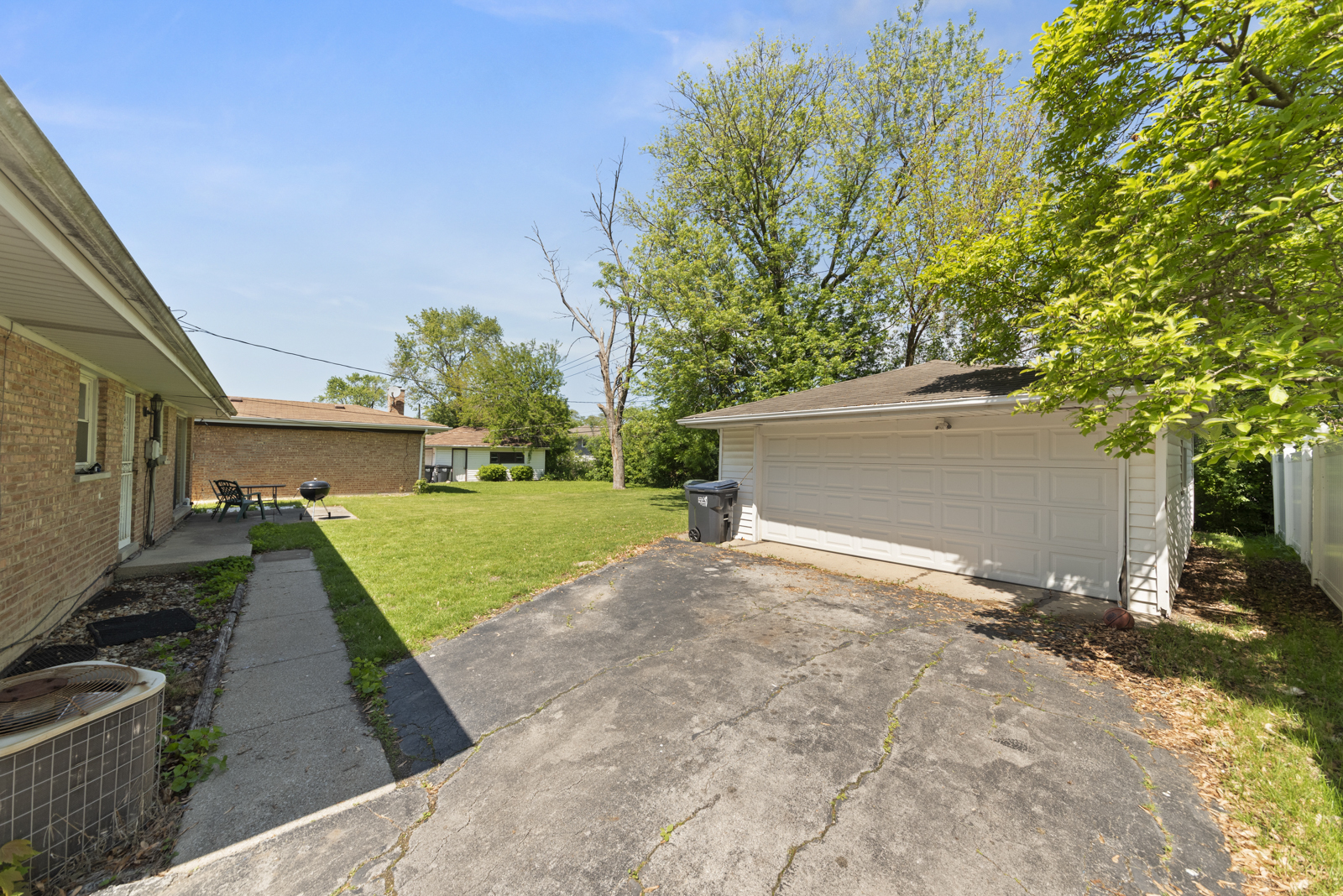 16657 Dobson Avenue, South Holland, IL 60473