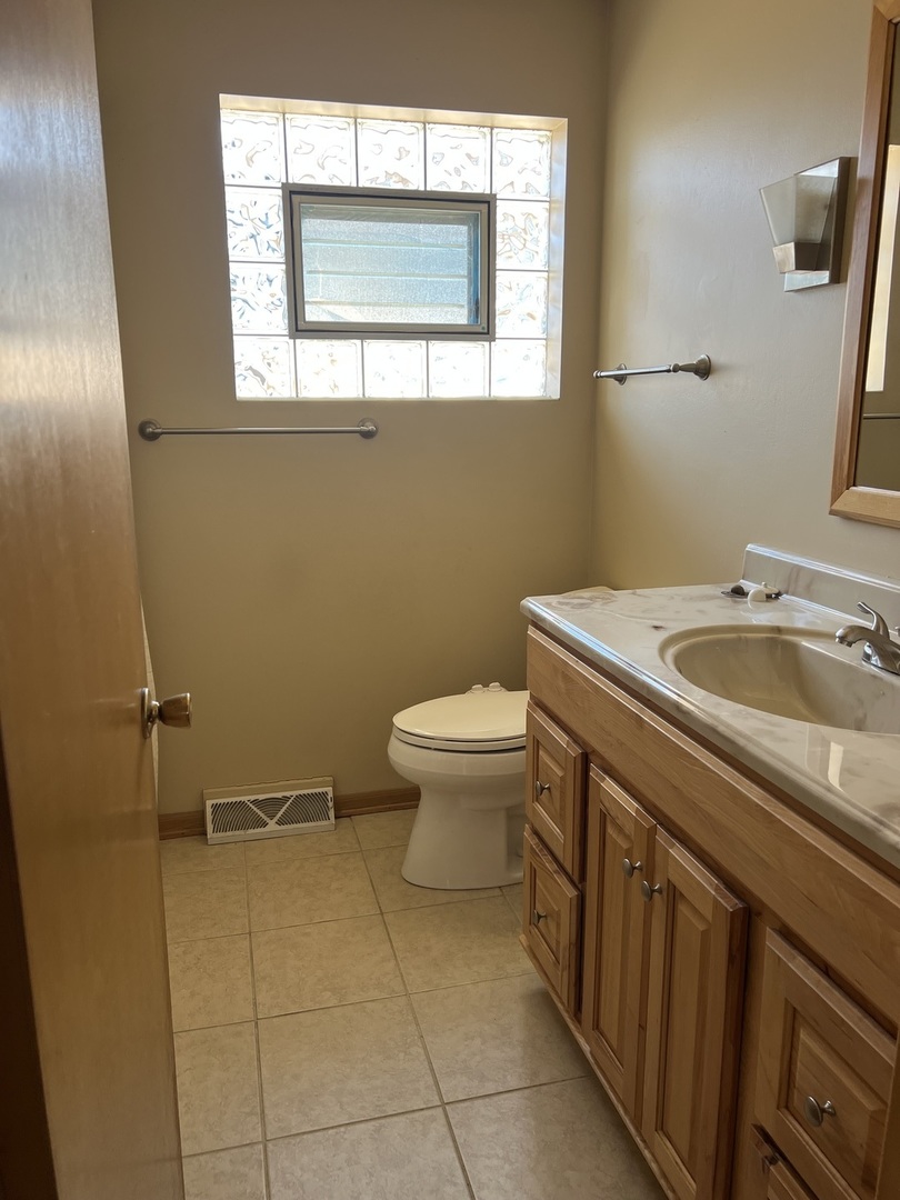 8433 S Karlov Avenue, Chicago, IL 60652