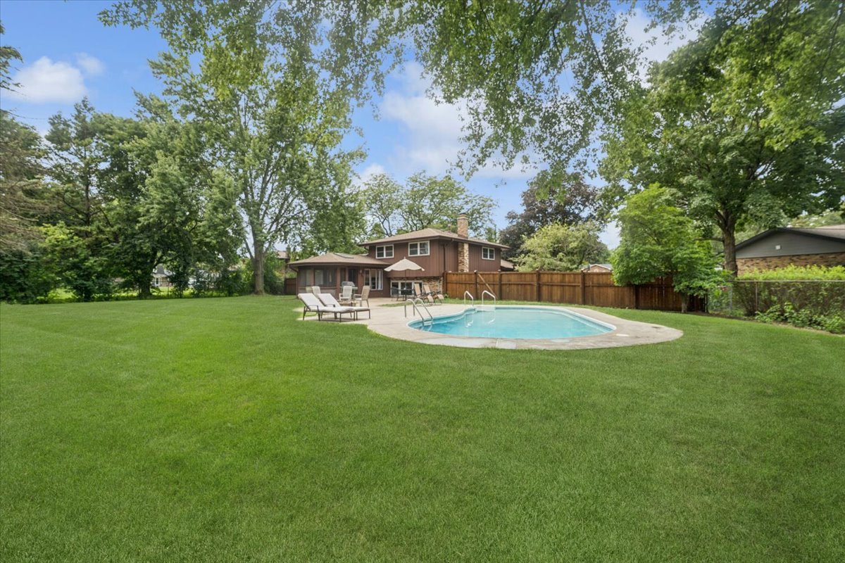 10351 Brenner Court, Naperville, IL 60564