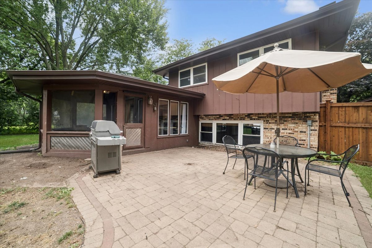 10351 Brenner Court, Naperville, IL 60564