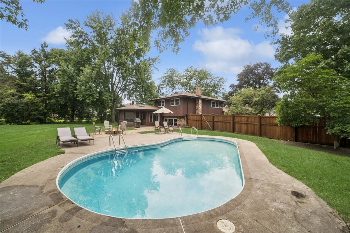 10351 Brenner Court, Naperville, IL 60564