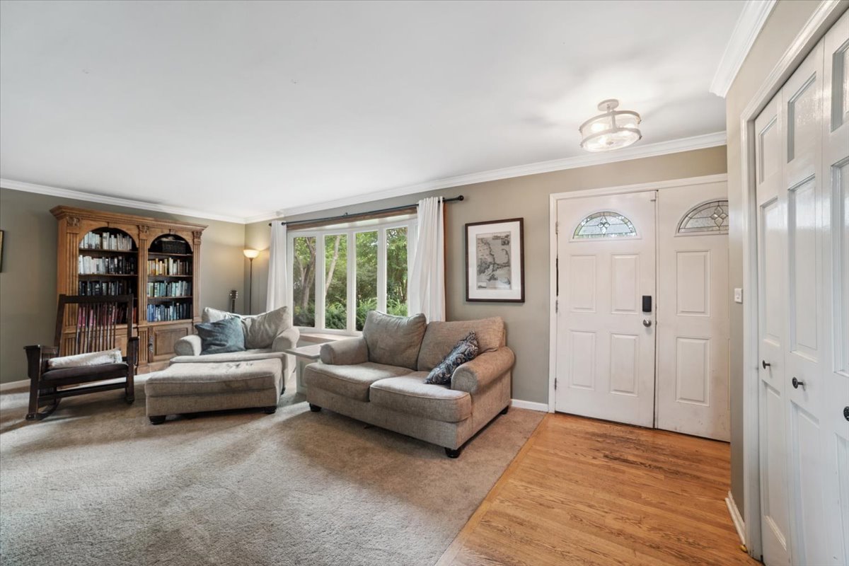 10351 Brenner Court, Naperville, IL 60564