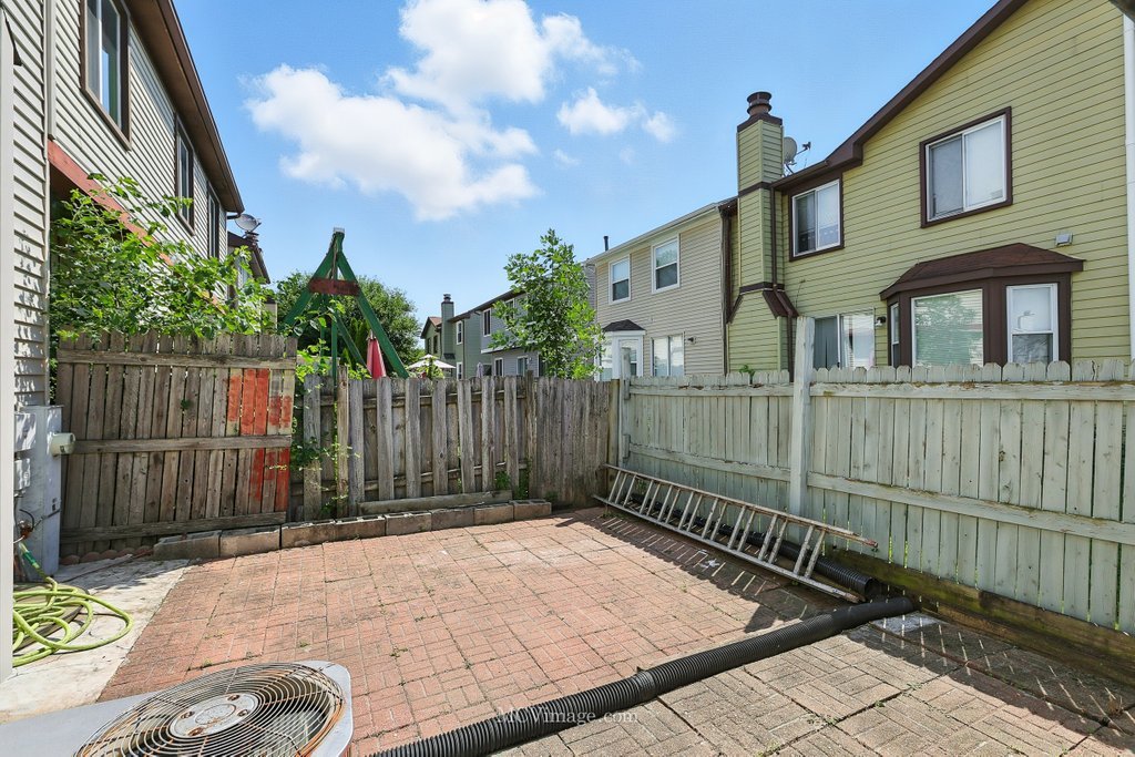 1352 Georgetown Drive, Carol Stream, IL 60188