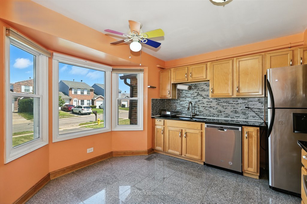 1352 Georgetown Drive, Carol Stream, IL 60188