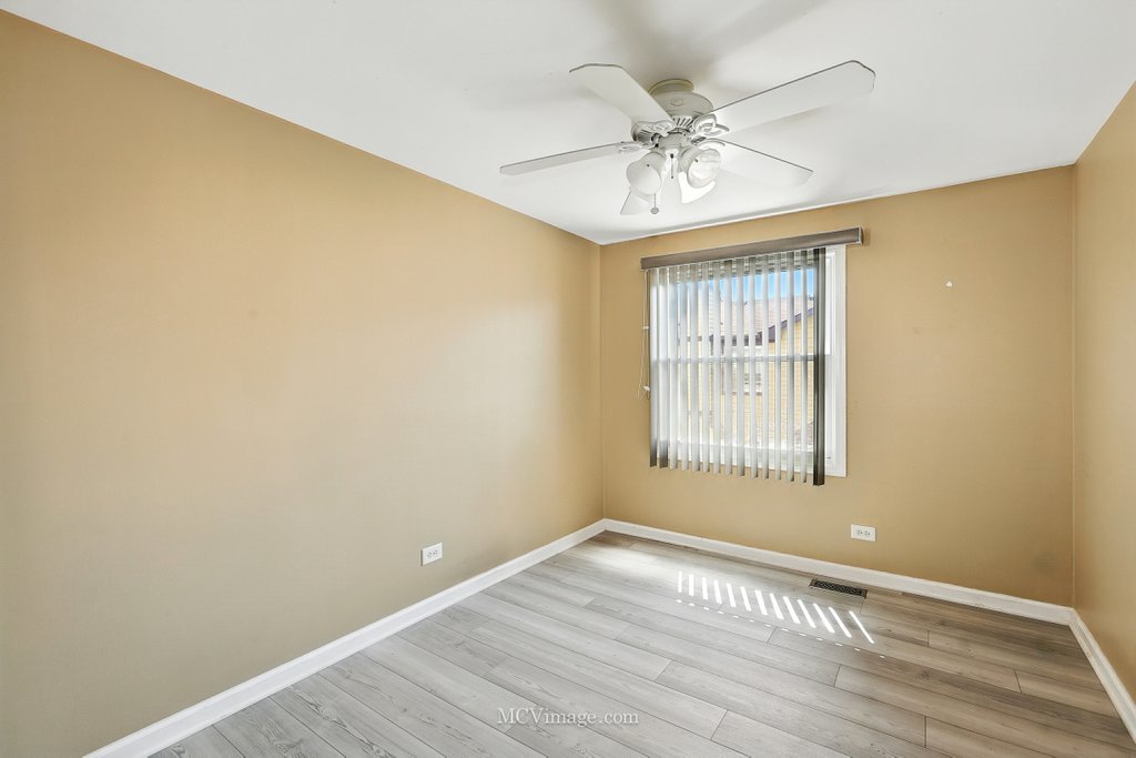 1352 Georgetown Drive, Carol Stream, IL 60188