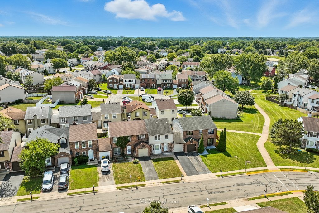 1352 Georgetown Drive, Carol Stream, IL 60188