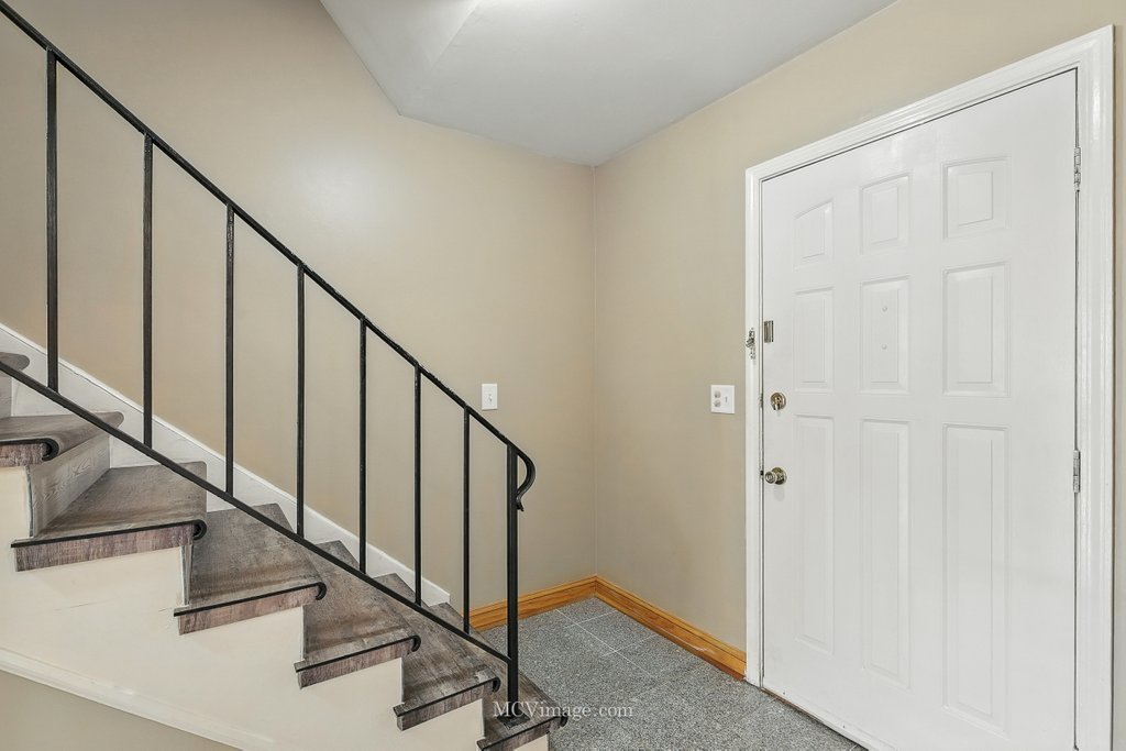 1352 Georgetown Drive, Carol Stream, IL 60188