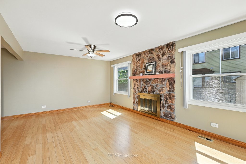 1352 Georgetown Drive, Carol Stream, IL 60188