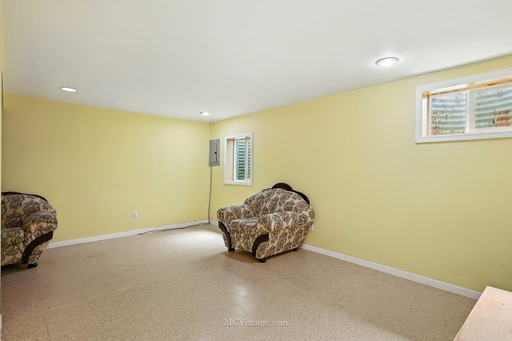 1352 Georgetown Drive, Carol Stream, IL 60188