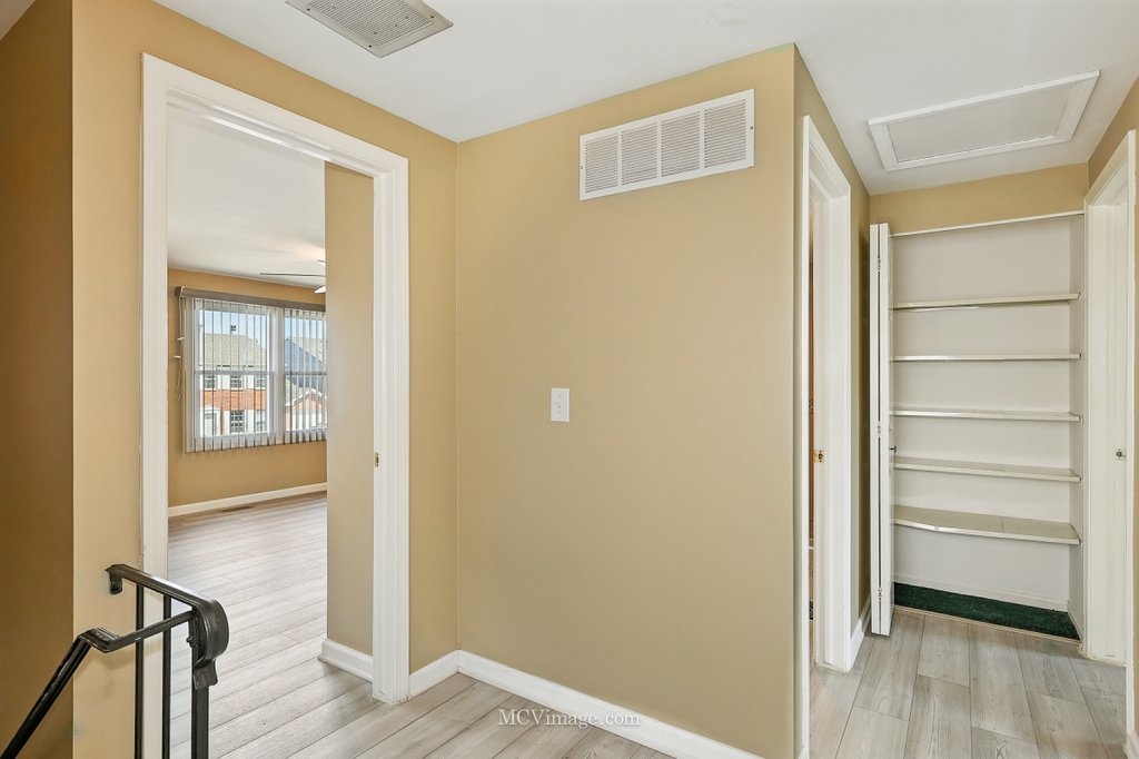 1352 Georgetown Drive, Carol Stream, IL 60188