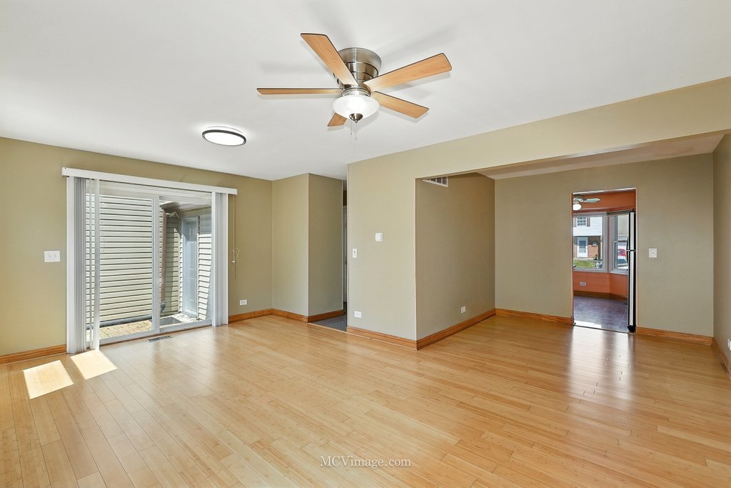 1352 Georgetown Drive, Carol Stream, IL 60188