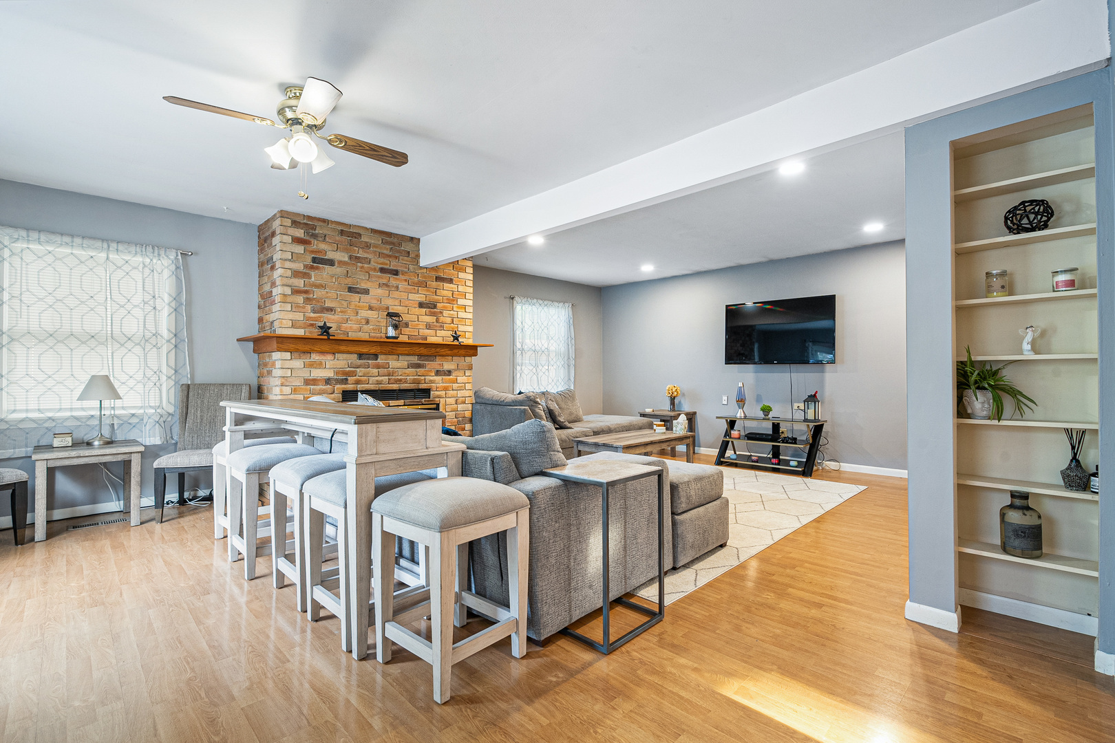 207 Basswood Drive, Elk Grove Village, IL 60007