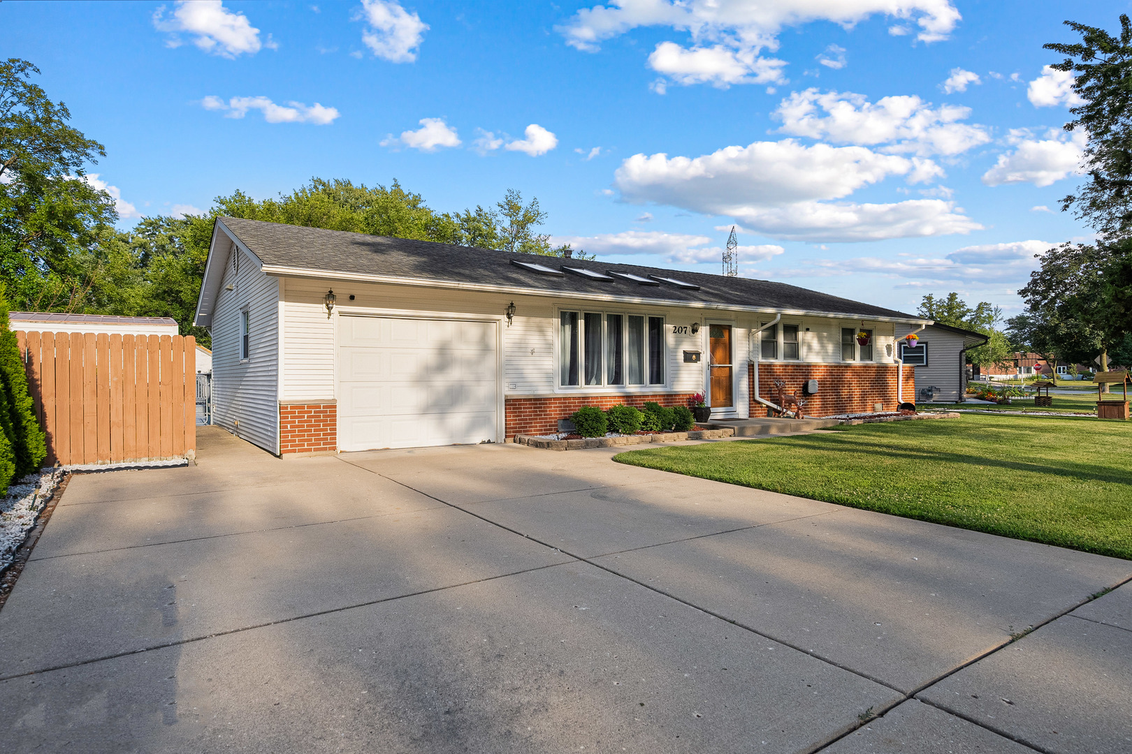 207 Basswood Drive, Elk Grove Village, IL 60007