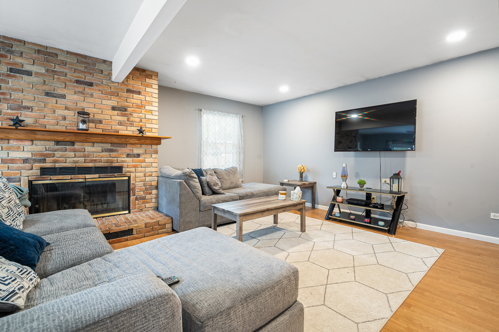 207 Basswood Drive, Elk Grove Village, IL 60007