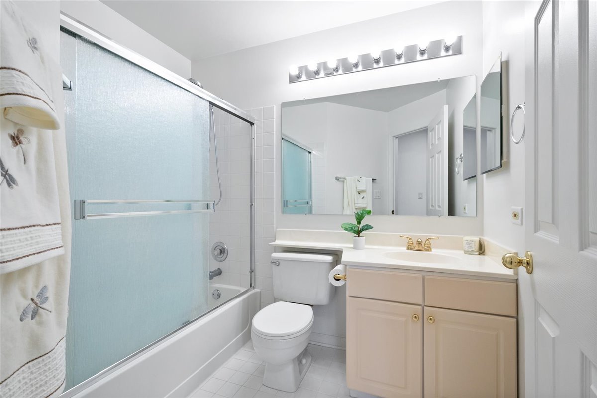 902 Sparta Court, Vernon Hills, IL 60061