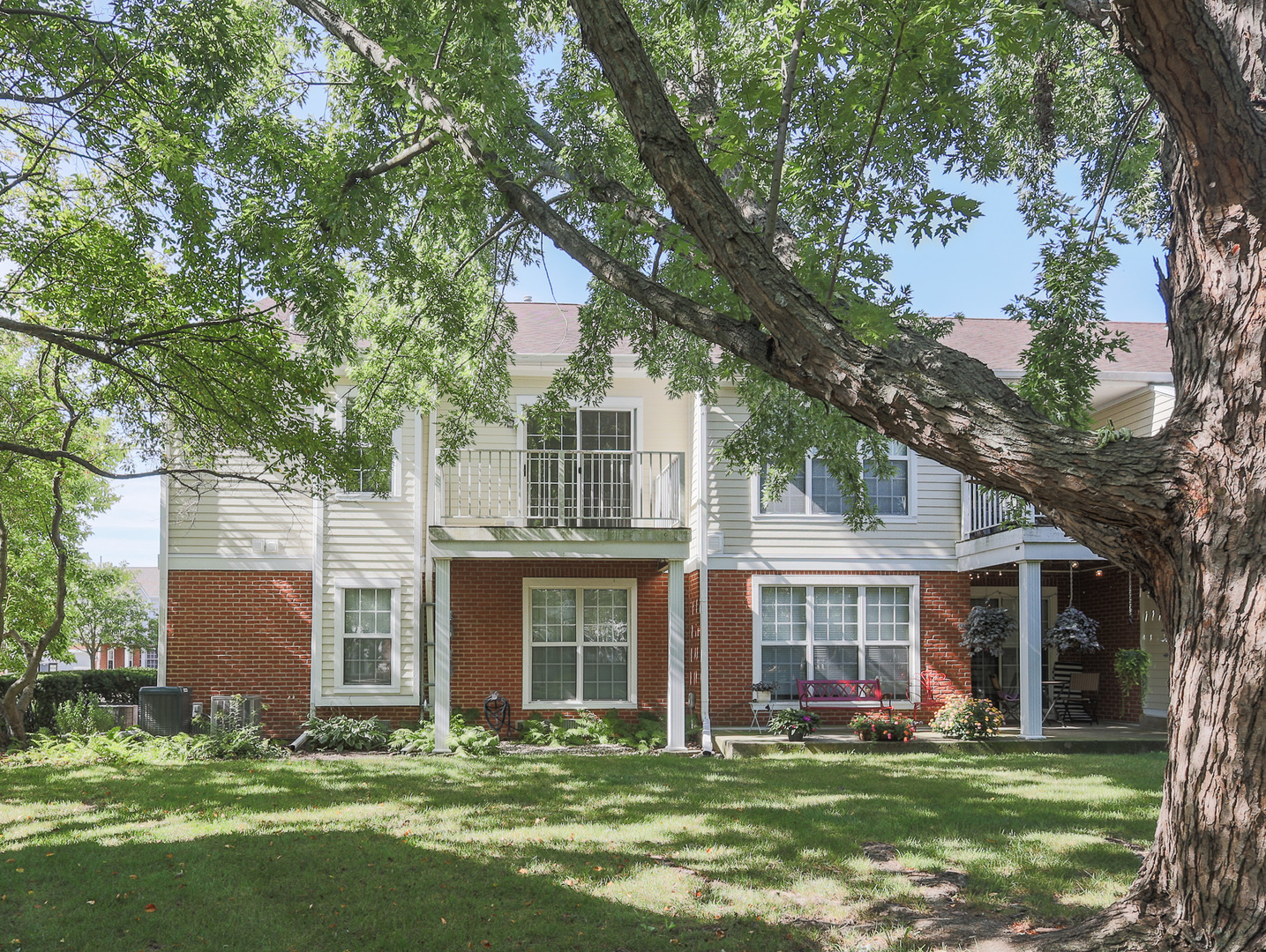 902 Sparta Court, Vernon Hills, IL 60061