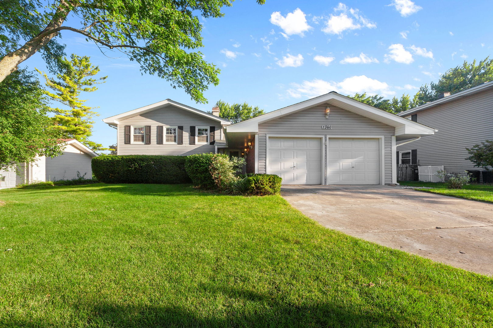 1360 Mayfield Lane, Hoffman Estates, IL 60169