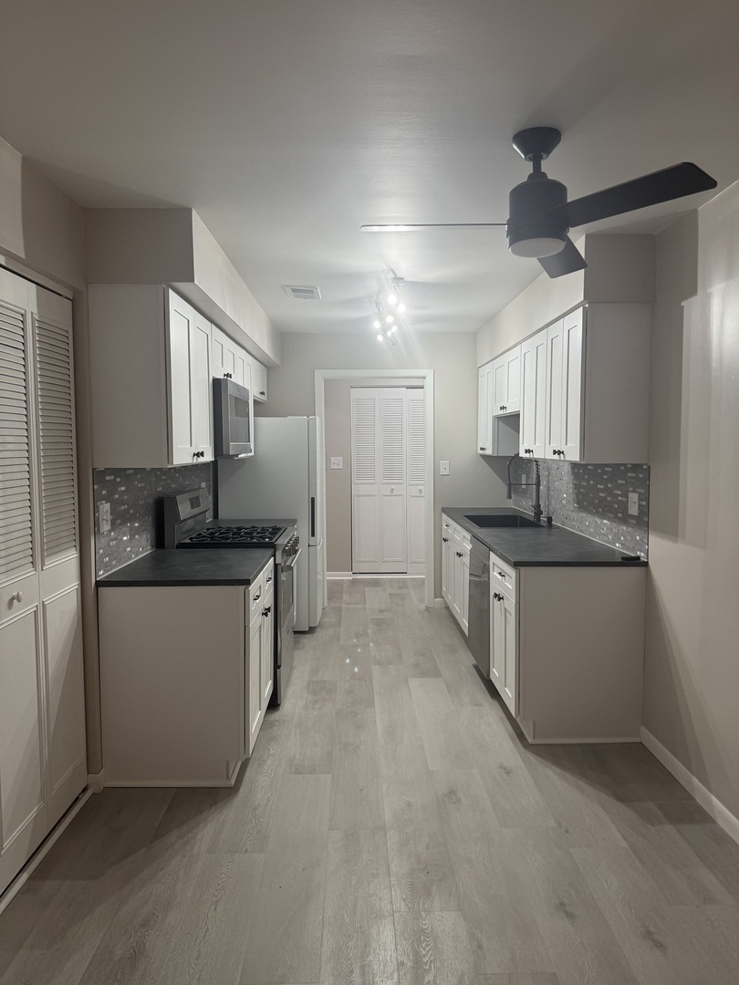 9620 S Komensky Avenue #208, Oak Lawn, IL 60453