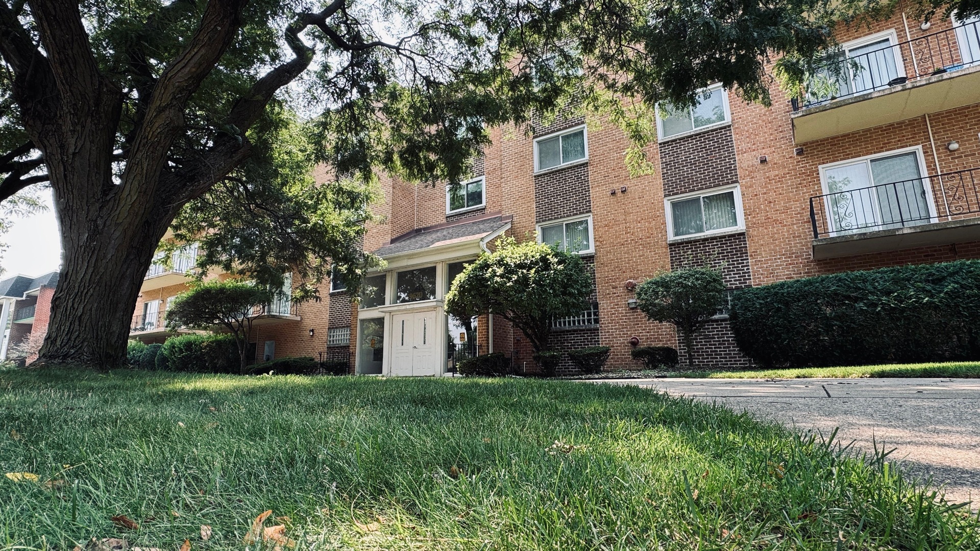 9620 S Komensky Avenue #208, Oak Lawn, IL 60453