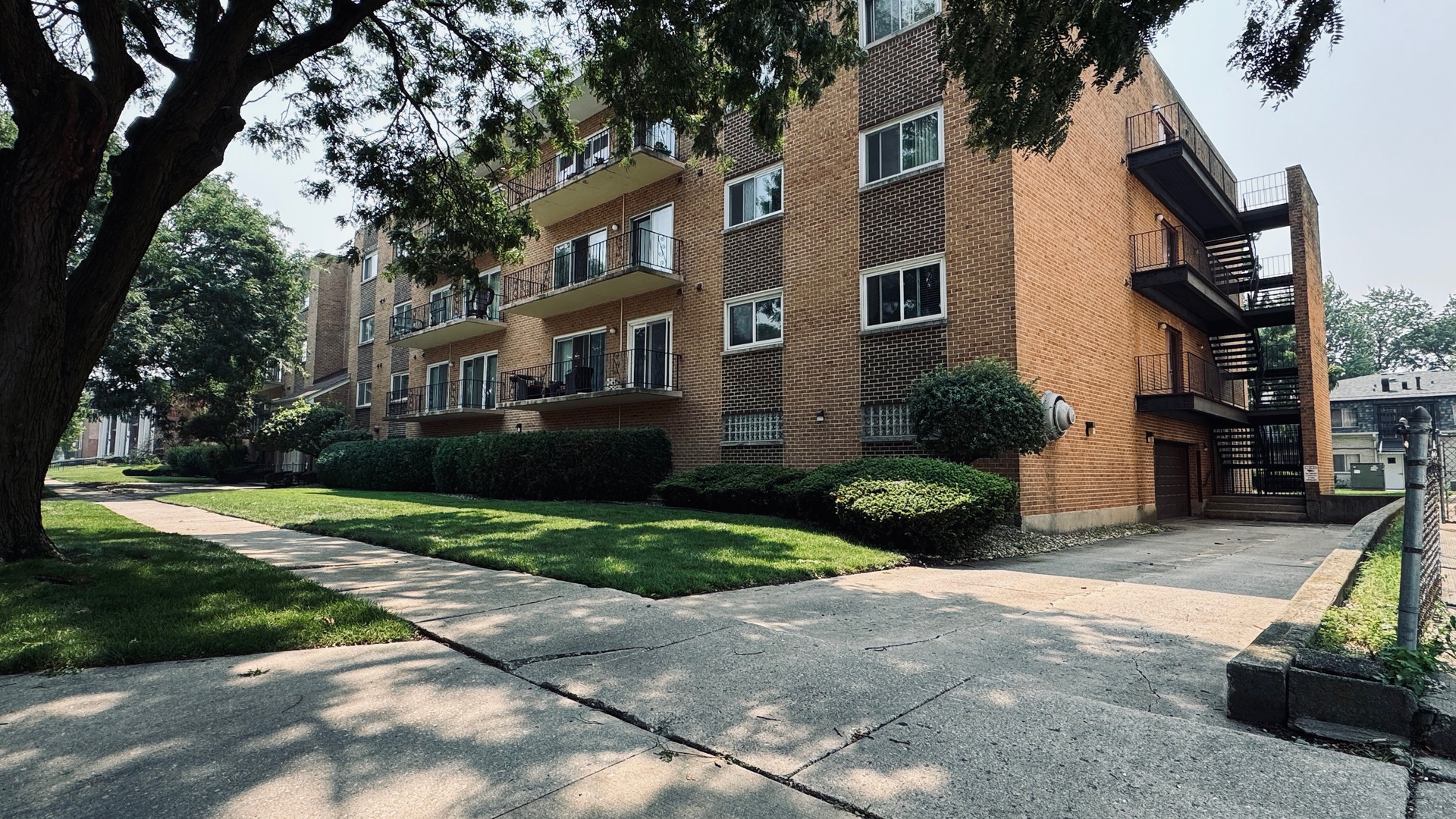 9620 S Komensky Avenue #208, Oak Lawn, IL 60453