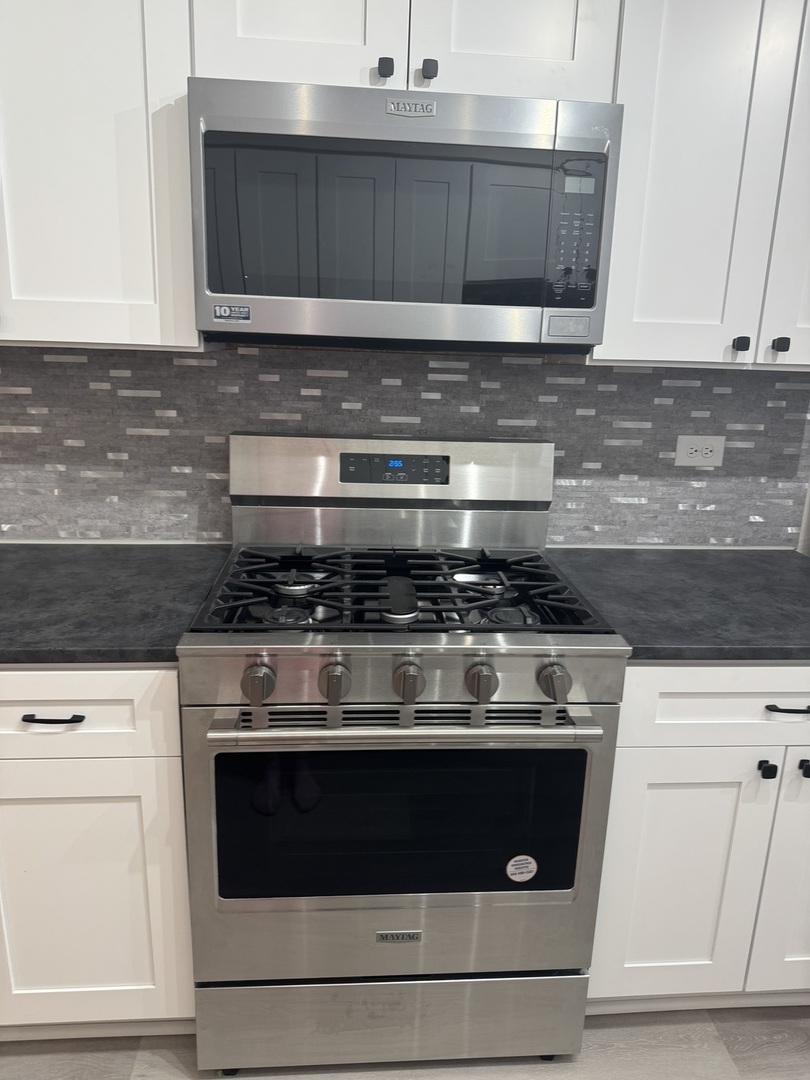 9620 S Komensky Avenue #208, Oak Lawn, IL 60453
