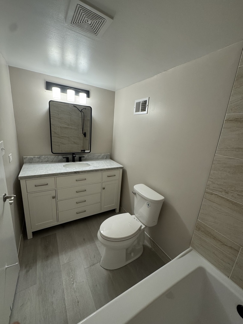 9620 S Komensky Avenue #208, Oak Lawn, IL 60453