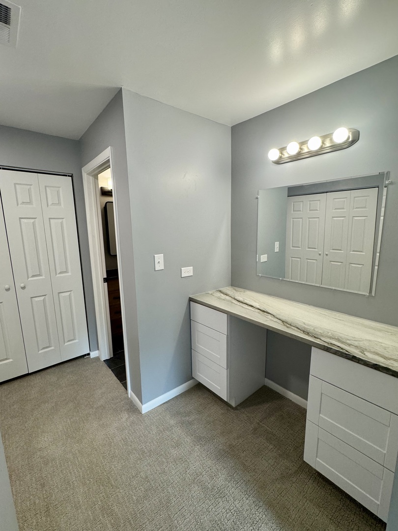 9620 S Komensky Avenue #208, Oak Lawn, IL 60453