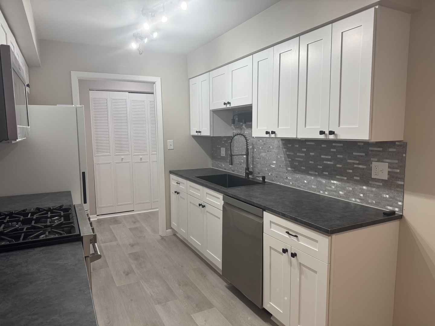 9620 S Komensky Avenue #208, Oak Lawn, IL 60453