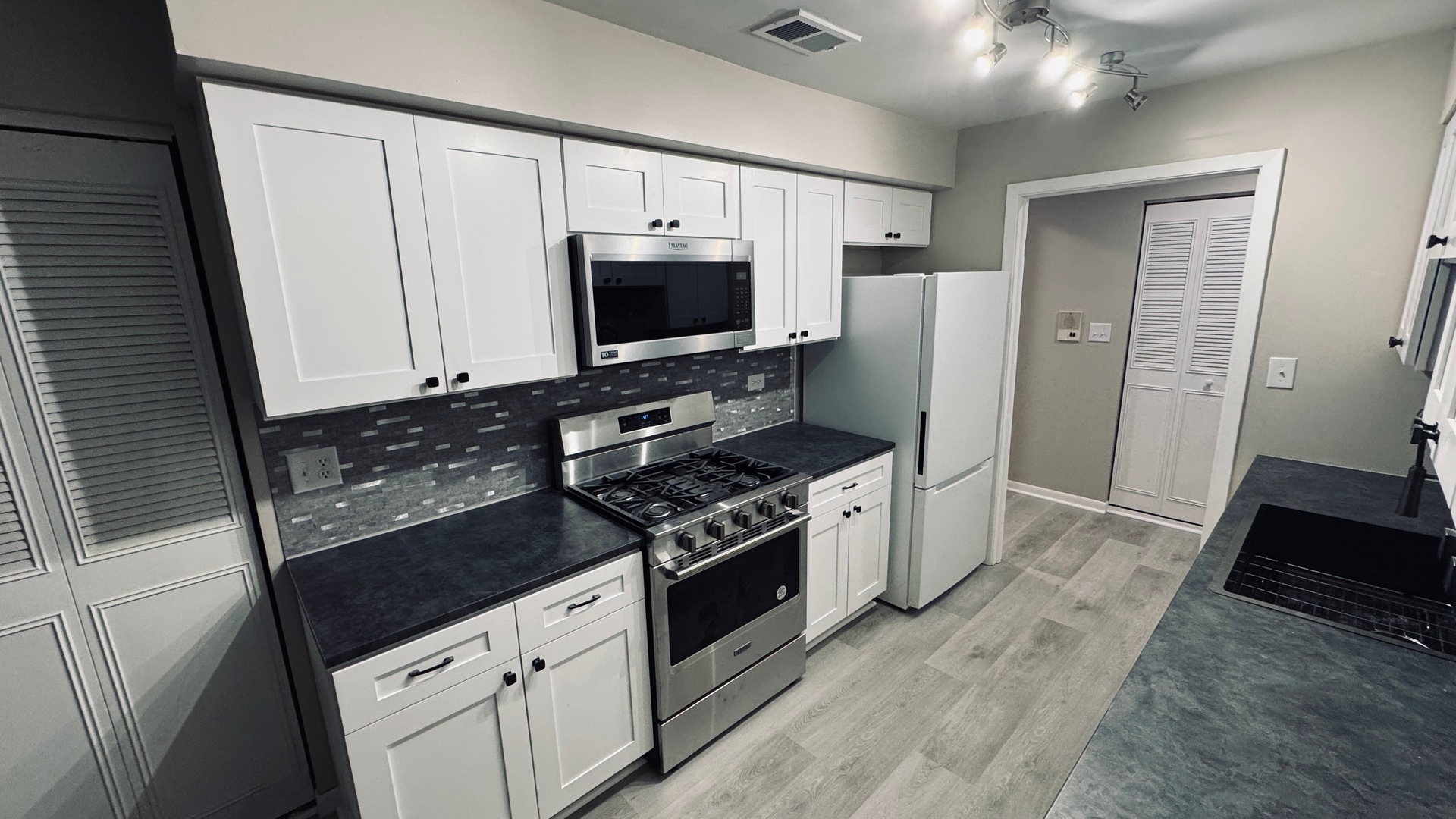 9620 S Komensky Avenue #208, Oak Lawn, IL 60453