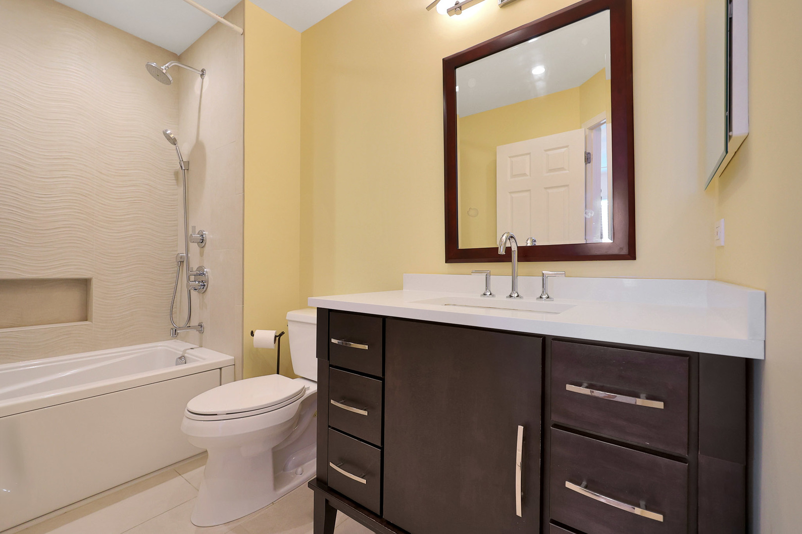 1535 E Chivalry Court, Palatine, IL 60074