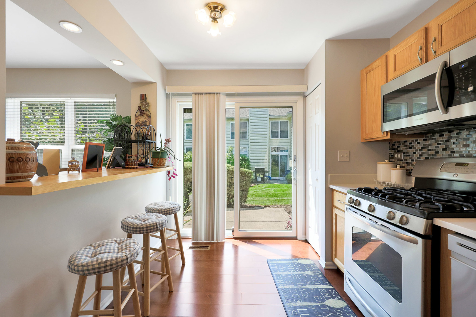 1535 E Chivalry Court, Palatine, IL 60074