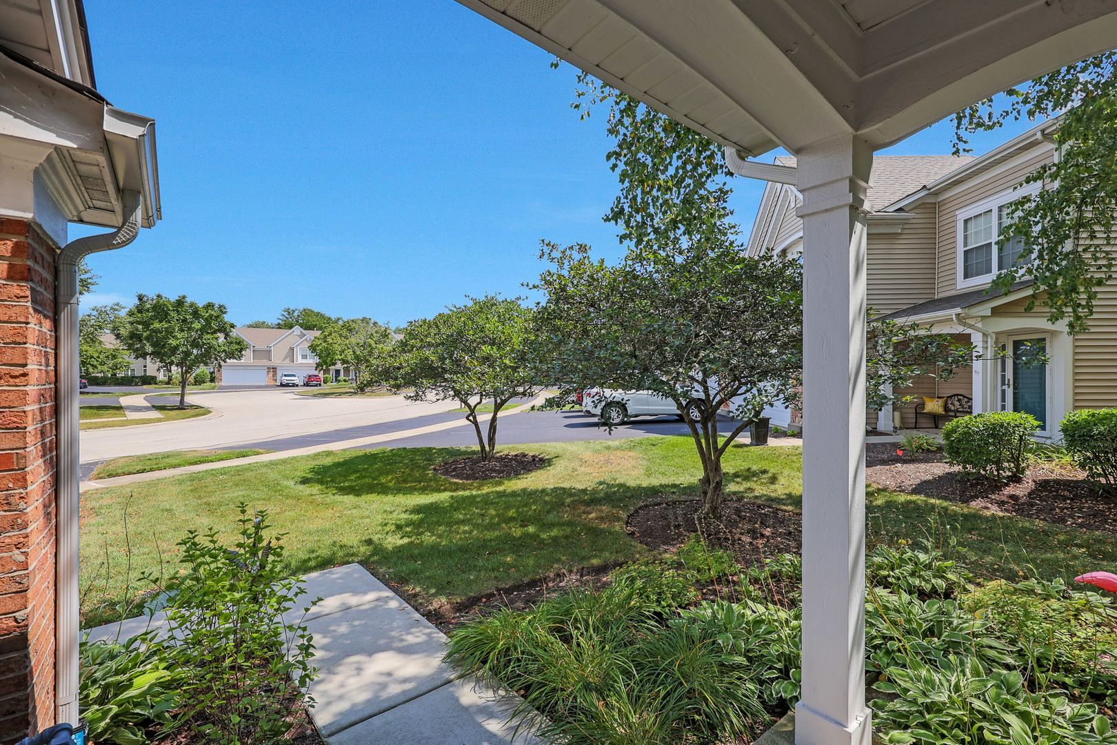 1535 E Chivalry Court, Palatine, IL 60074