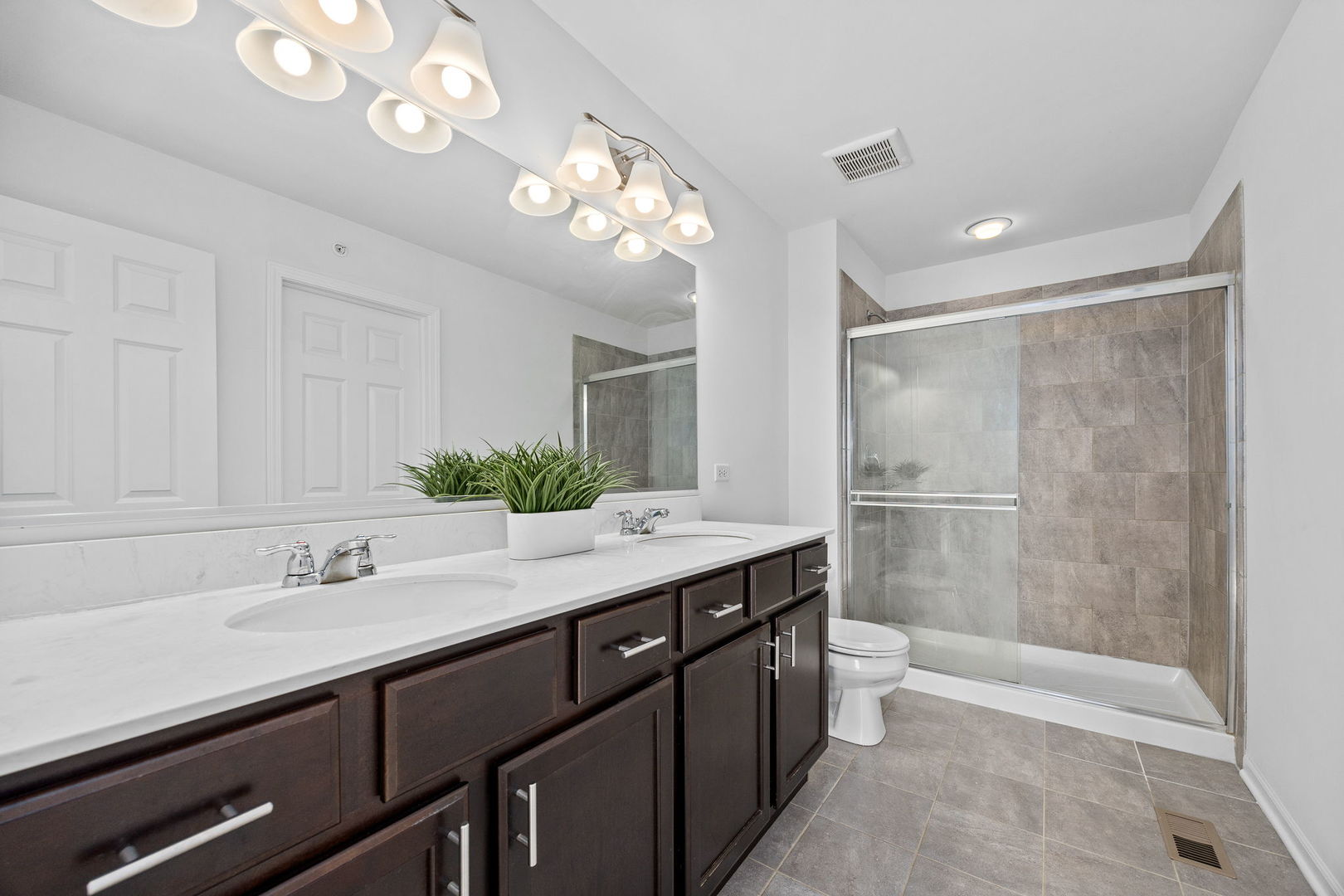 4197 Royal Mews Circle, Naperville, IL 60564