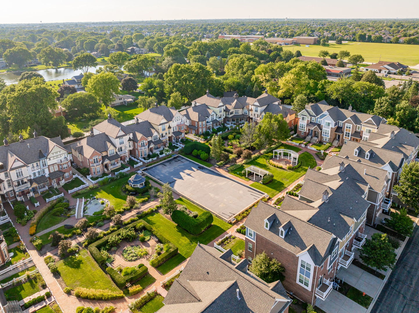 4197 Royal Mews Circle, Naperville, IL 60564