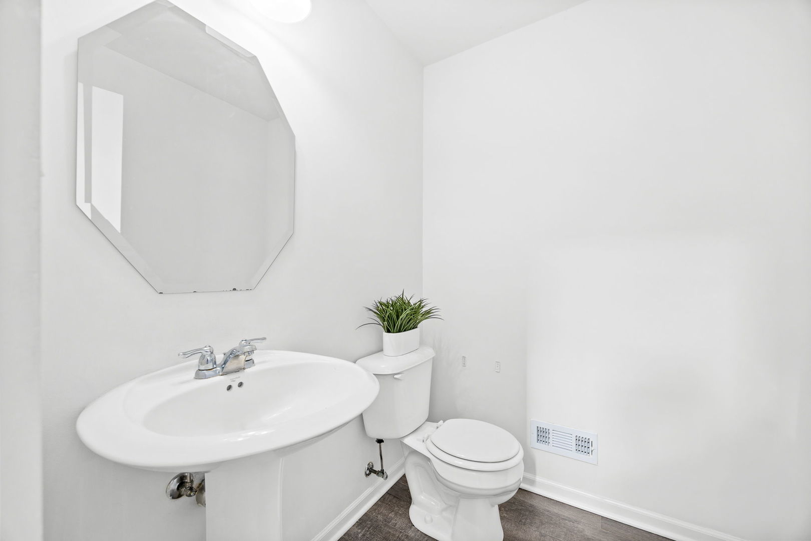 4197 Royal Mews Circle, Naperville, IL 60564
