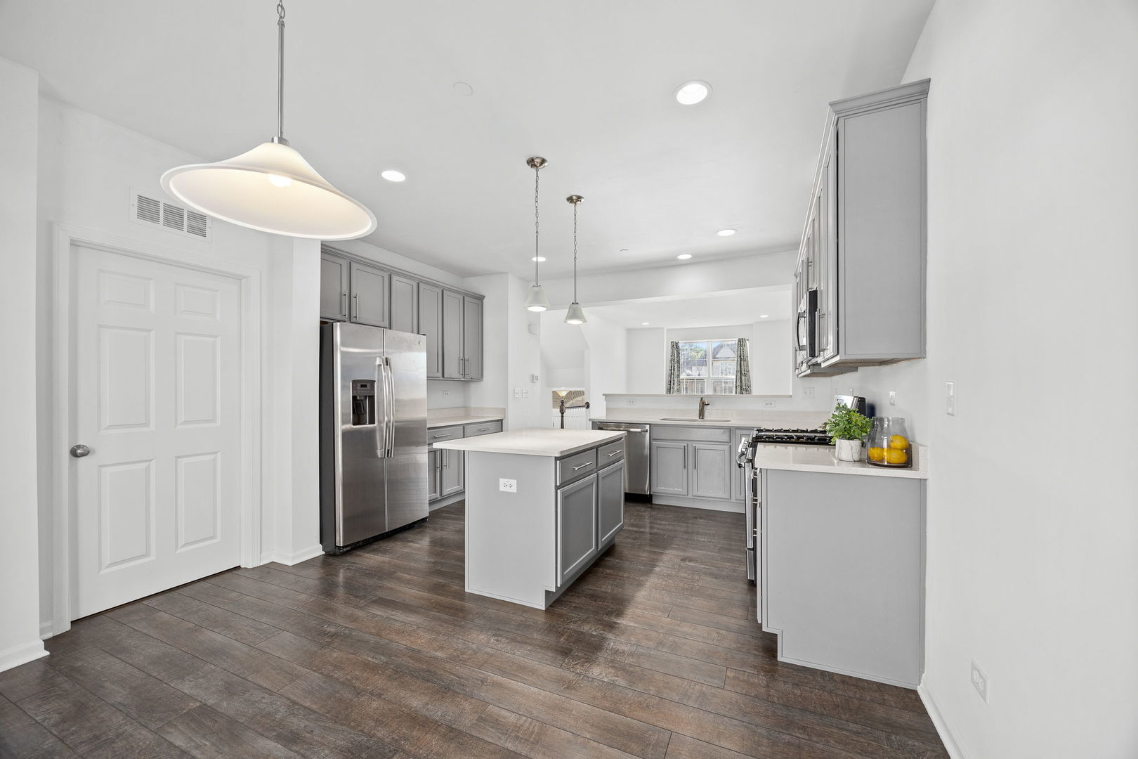 4197 Royal Mews Circle, Naperville, IL 60564