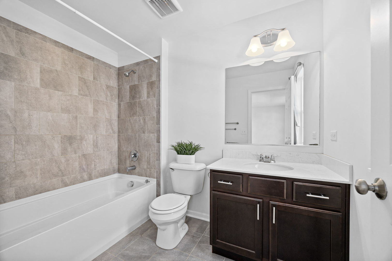 4197 Royal Mews Circle, Naperville, IL 60564