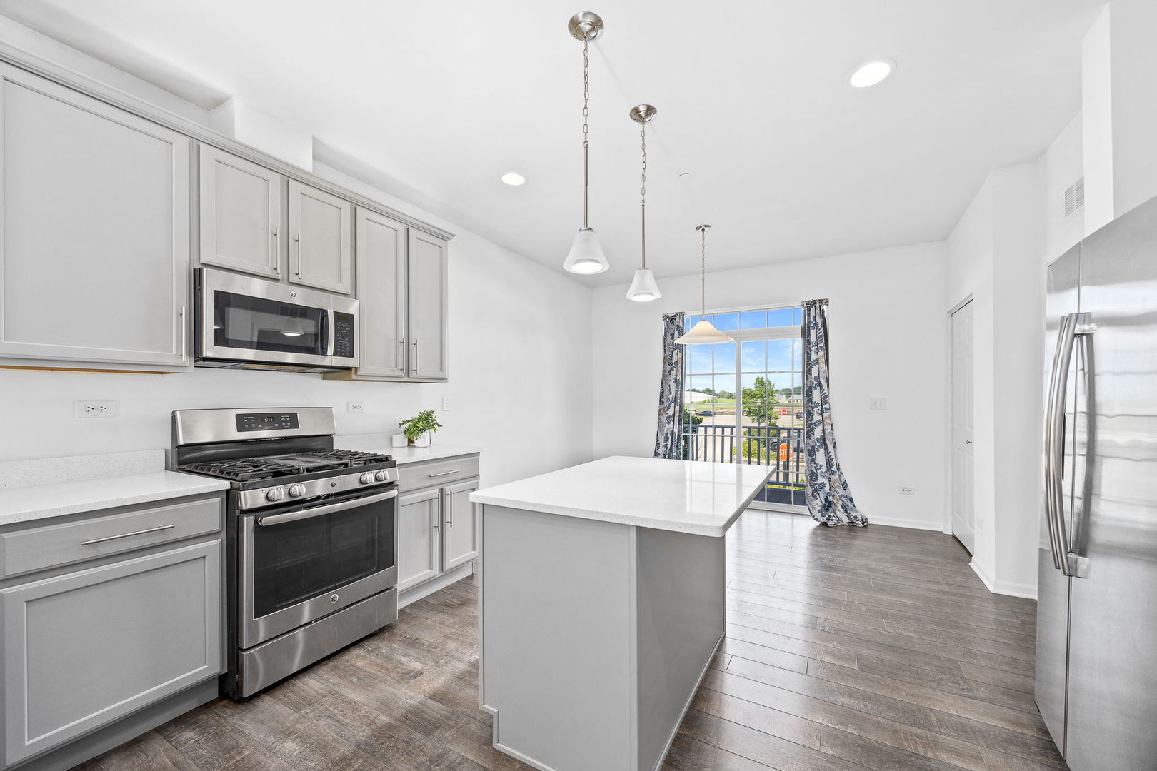 4197 Royal Mews Circle, Naperville, IL 60564